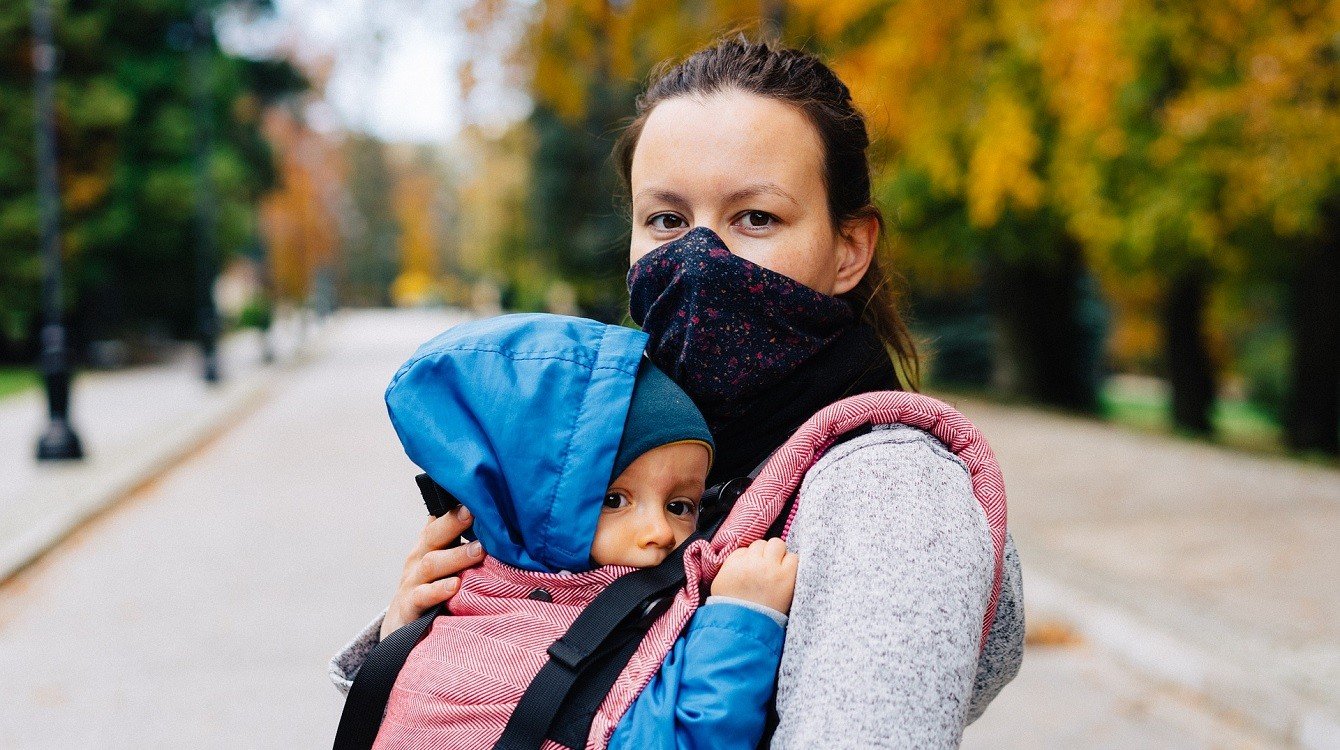 Dítě, matka, koronavirus