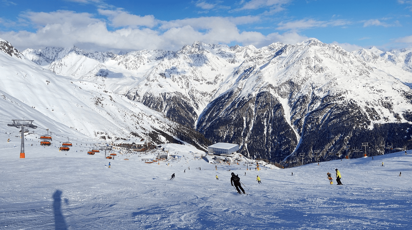 Lyže, lyžování, lyžařský areál, zimní sporty