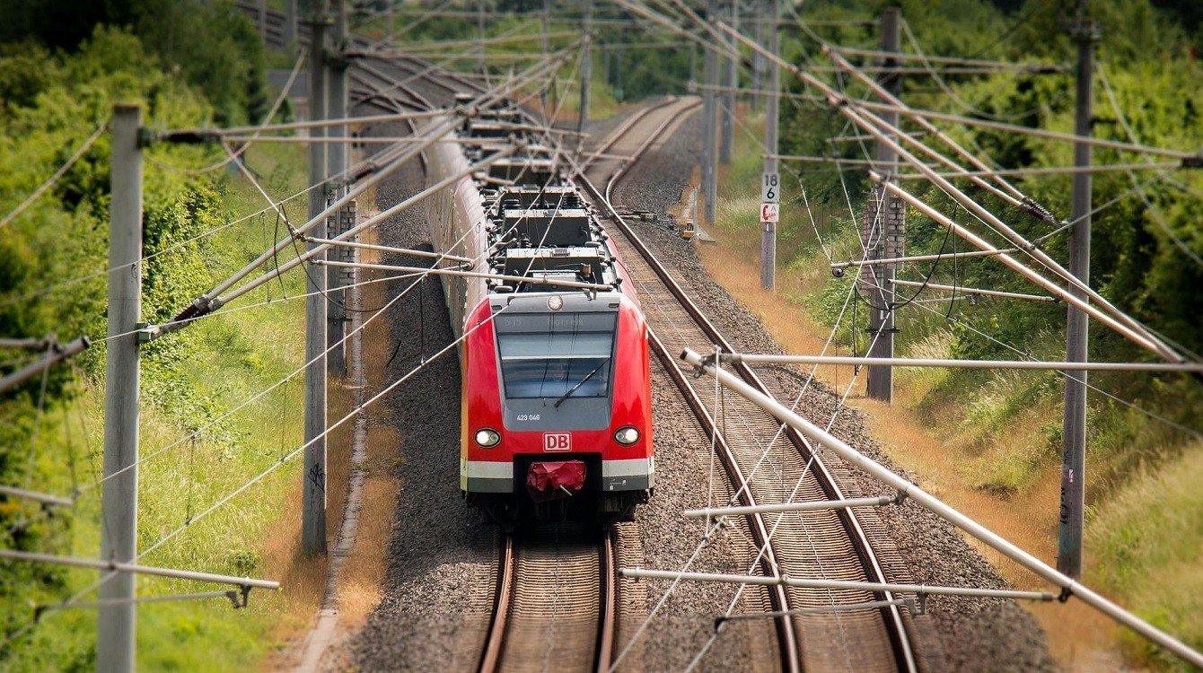 vlak, lokomotiva, doprava po železnici