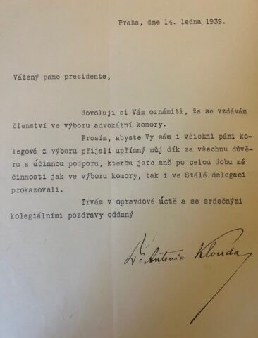 A letter with a signature

Description automatically generated